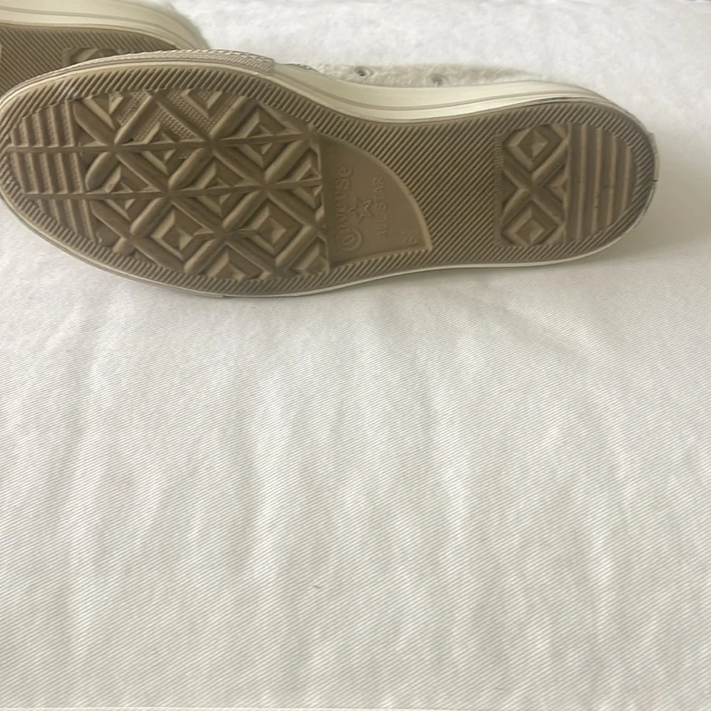 NWOB CONVERSE CHUCK 70 Cozy High-top Sneakers Size 8.5 beige fuzzy fabric - Picture 4 of 11